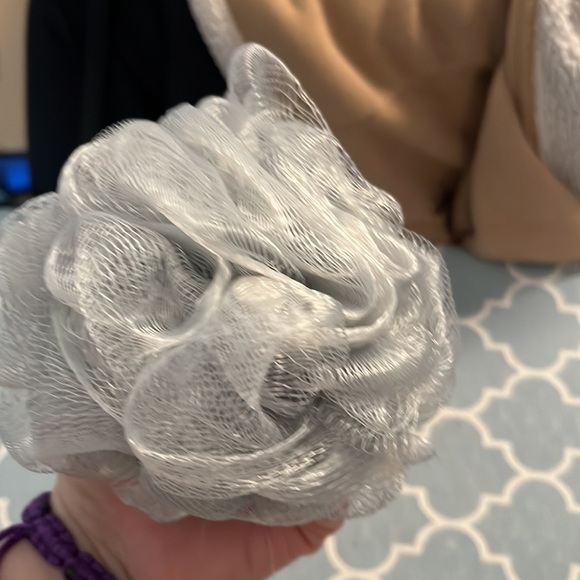 New, Never Been Used, 2 in 1 Shower & Bath Pouf with Soap, Gray, White - Picture 4 of 4